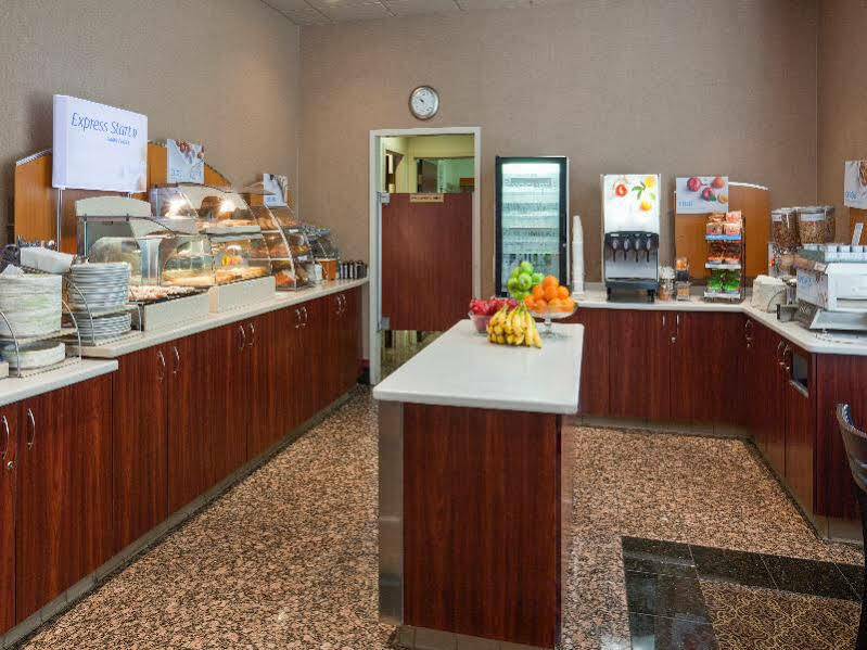 Holiday Inn Express Hotel & Suites Minneapolis-Downtown Convention Center By Ihg Ngoại thất bức ảnh